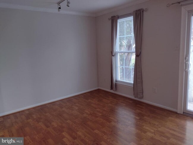 Building Photo - 83 Avon Ln