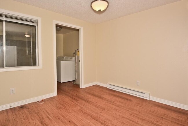 Building Photo - 1122 S Pond St