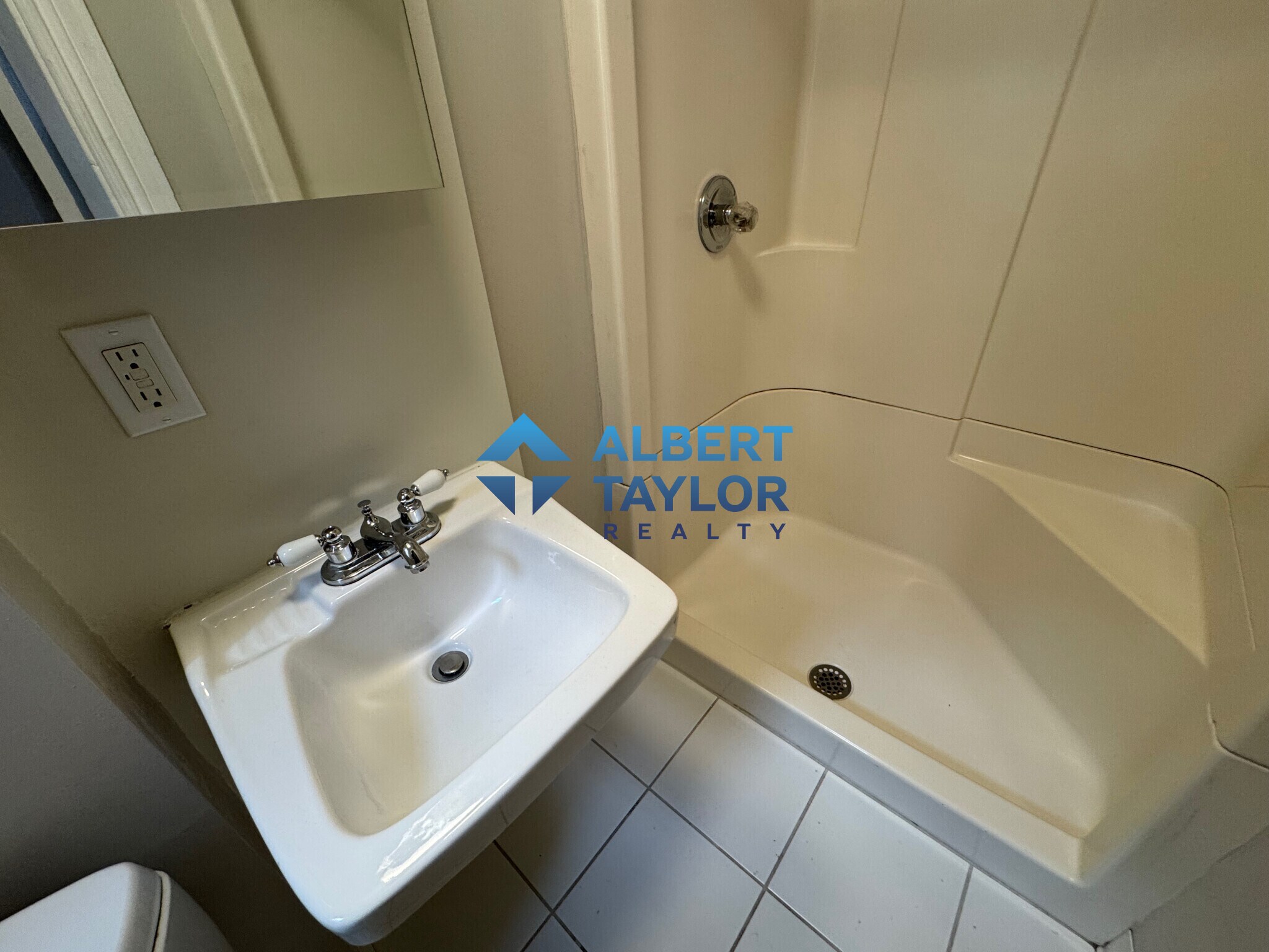 Building Photo - 61 Dana St