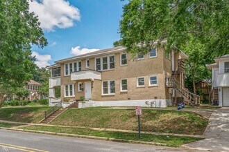 Building Photo - 2 bedroom duplex - downstairs