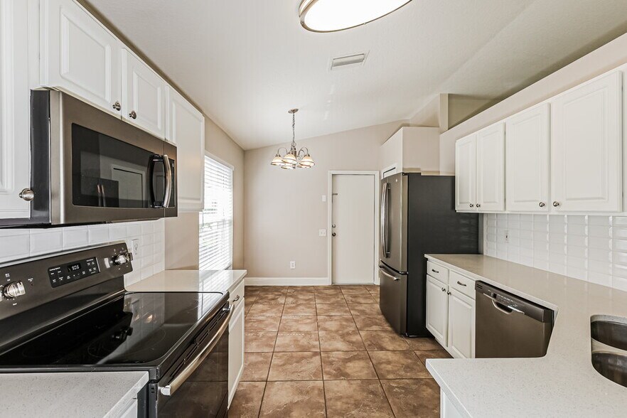 Building Photo - 10428 Hunters Haven Blvd