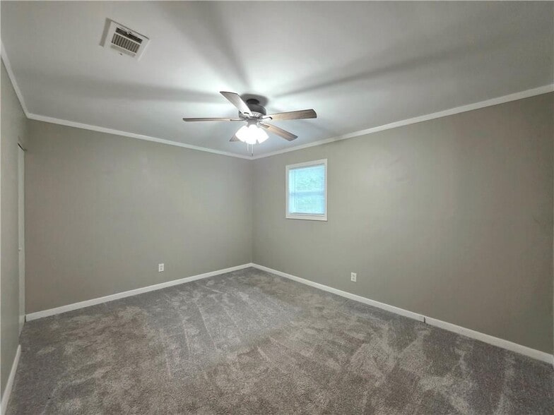 Building Photo - 3460 Meadowview Dr