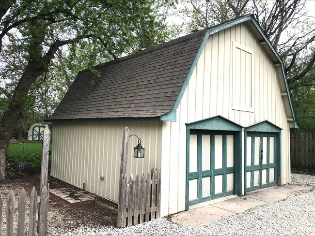 Building Photo - 1309 Oswego Rd