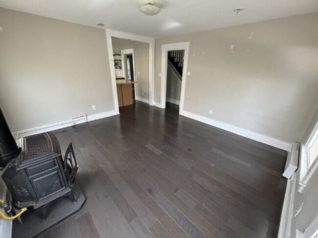 Building Photo - Bright & Spacious 3BR Second-Floor Apartment in Convenient Rochester Location