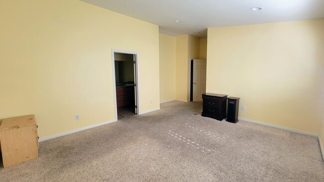 Building Photo - One Level 3 Bedroom 2 Bath Close to Fern L...