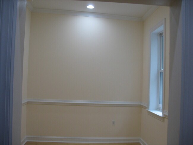 Building Photo - 2120 Mt Royal Terrace