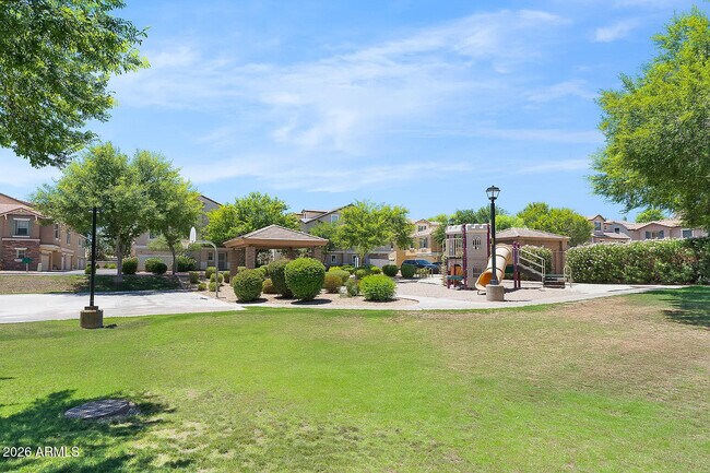 Building Photo - 751 N Port Dr