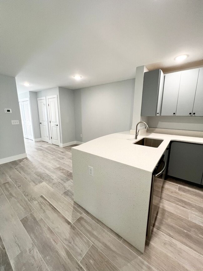 Building Photo - MOVE IN READY - FOUR Bedrooms! Master suite on both levels! Great Conway Location!