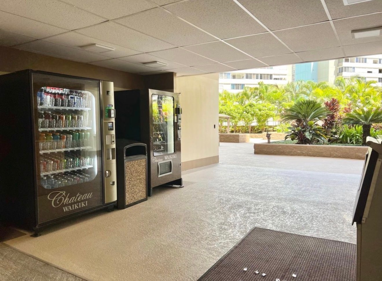 Building Photo - 411 Hobron Ln