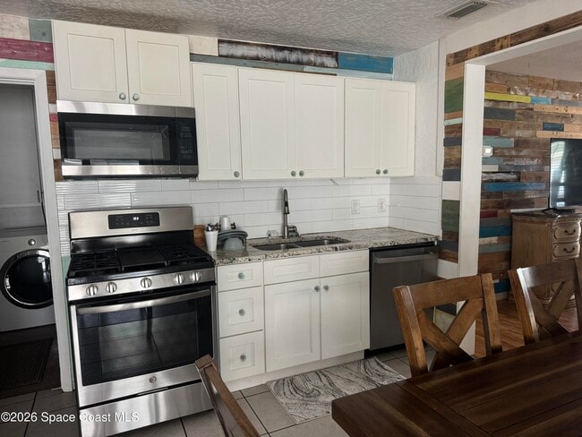 Building Photo - 4281 Yorkshire Dr