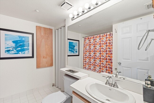 Building Photo - 3635 Seaside Dr