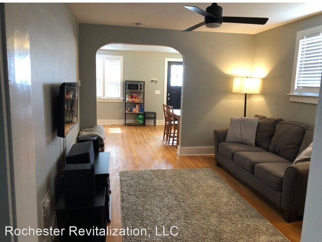 Building Photo - 2 br, 1 bath House - 288 Congress Ave