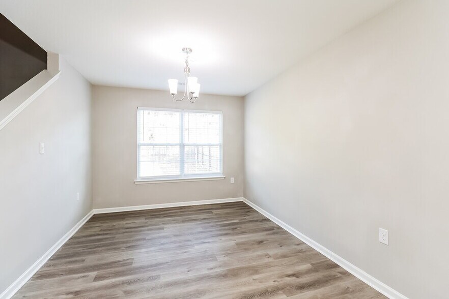 Building Photo - 1924 Eastway Dr