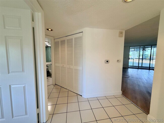 Building Photo - 9587 Weldon Cir