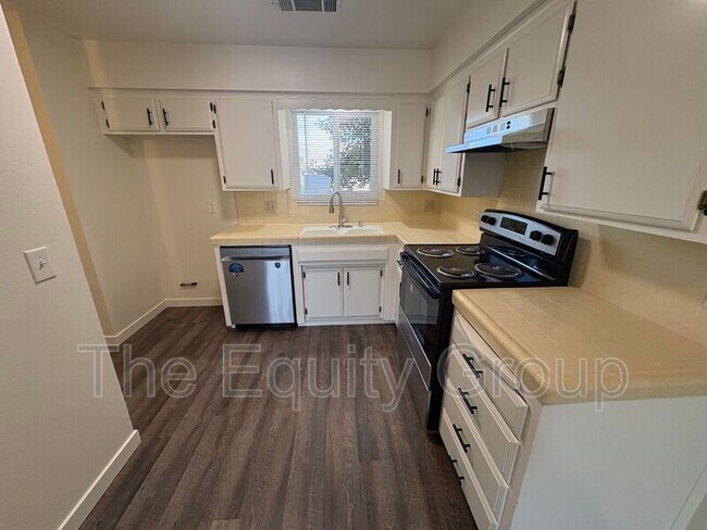 Building Photo - 2500-2504 West Chestnut Ct