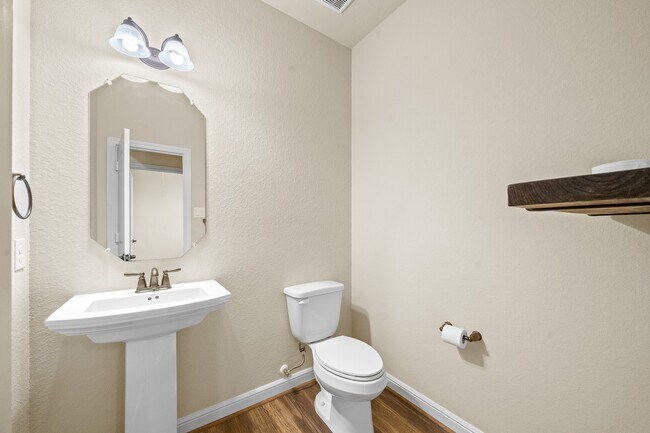 Building Photo - 15114 Winthrop Manor Way