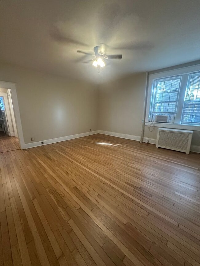 Building Photo - Adorable Condo in Ghent!