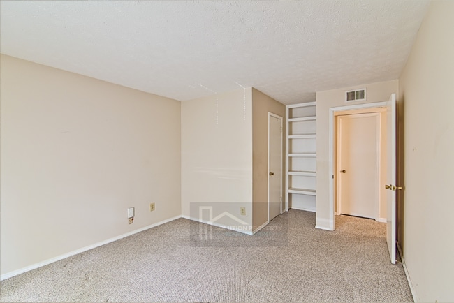 Building Photo - 1102 Augusta Dr