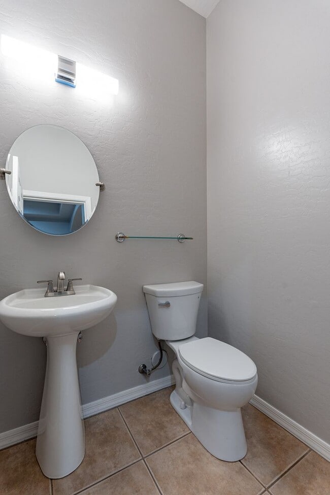 Building Photo - 4 Bedroom, 2.5 Baths with Private Pool!