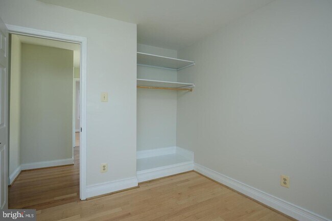 Building Photo - 124 Barnsfield Ct