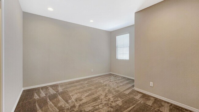 Building Photo - Brand new home!  Convenient to the 303 freeway!