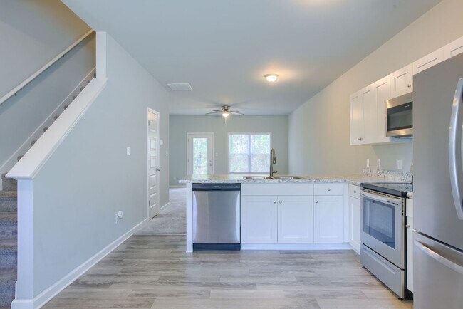 Building Photo - Charming 2-Bed, 2.5-Bath Townhome