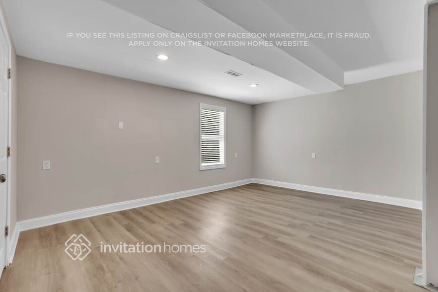 Building Photo - 3742 Saddle Ridge Dr SW