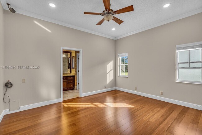 Building Photo - 949 Tanglewood Cir