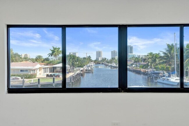 Building Photo - 840 SE 22nd Ave