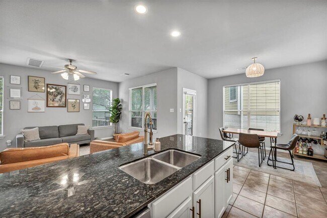 Building Photo - 411 W St Elmo Rd