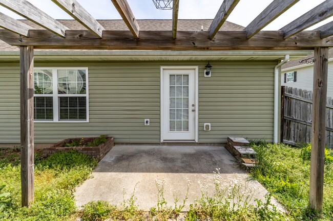 Building Photo - 839 Wells Rd