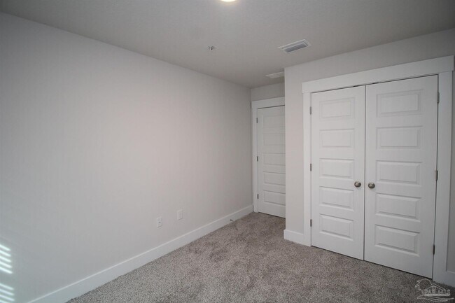 Building Photo - 1635 Iroquois Ct