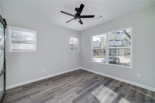 Building Photo - 944 Woodland Ave SE