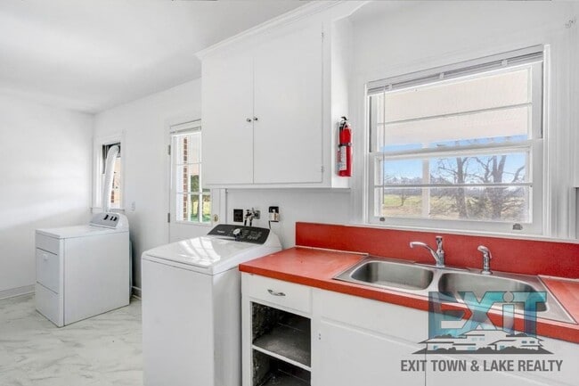 Building Photo - Freshly Updated Brick Home in Peaceful Country Setting – Freeman, VA