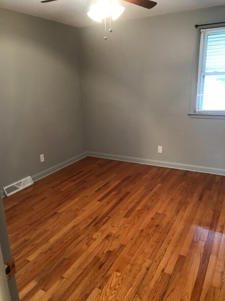 Building Photo - 1432 Youll St