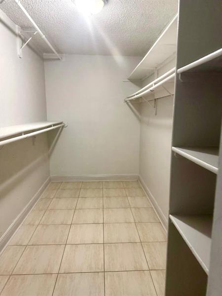 Building Photo - 6930 Miami Gardens Dr