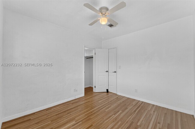 Building Photo - 12140 NE Miami Pl