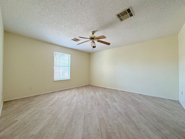 Building Photo - East El Paso 3bed/2bath!