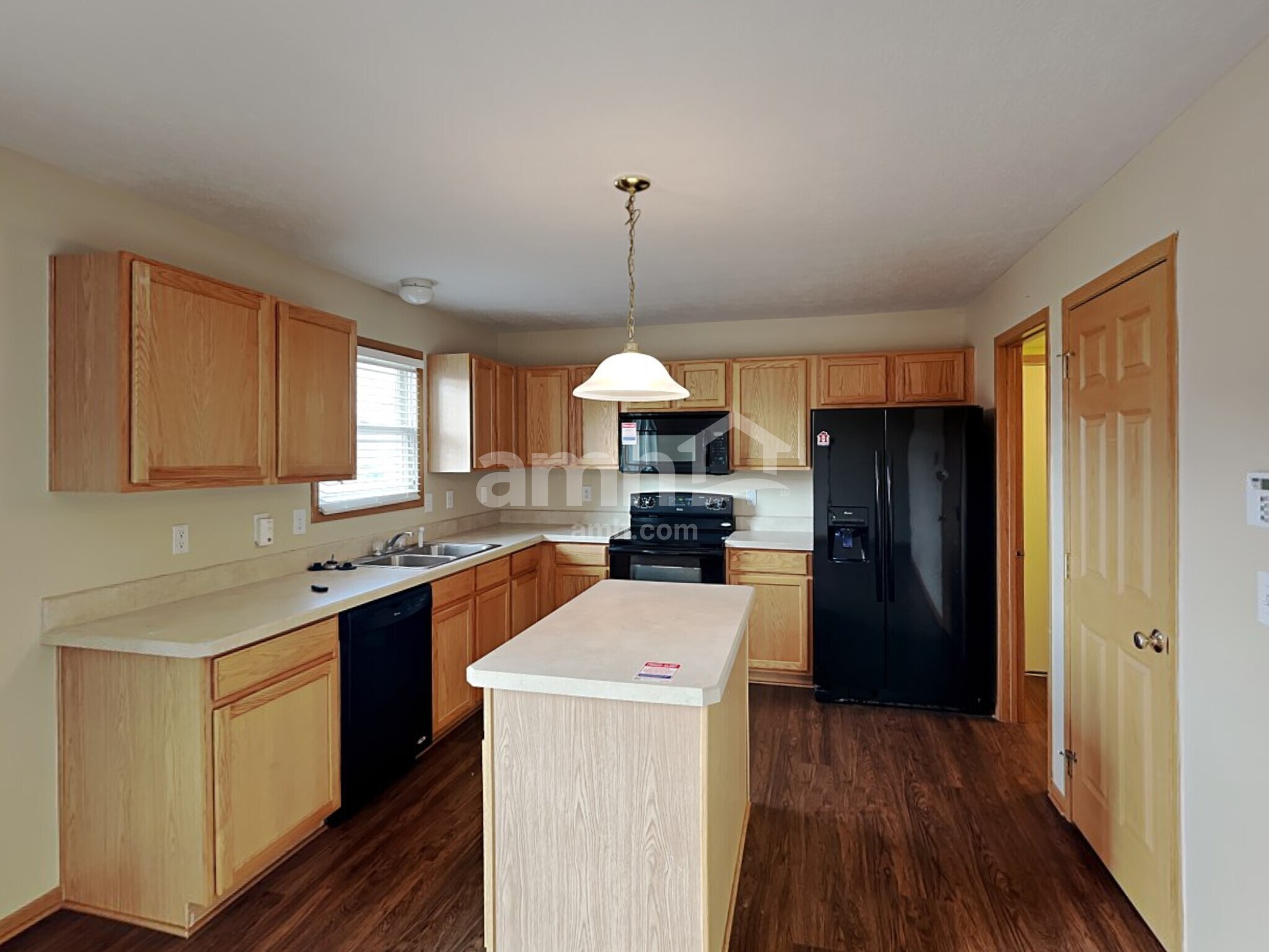 Building Photo - 69 Hutchison St