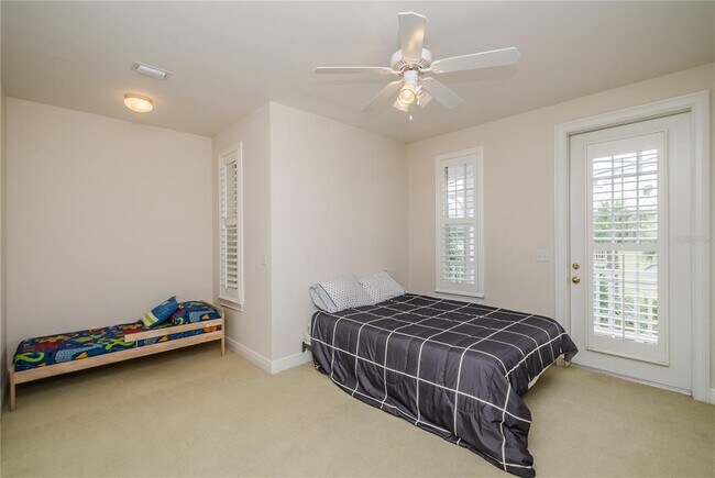 Building Photo - 924 Hemingway Cir