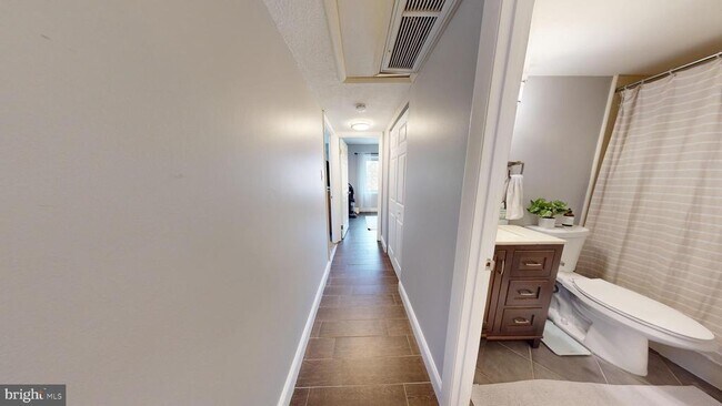 Building Photo - 124 Roberts Ln