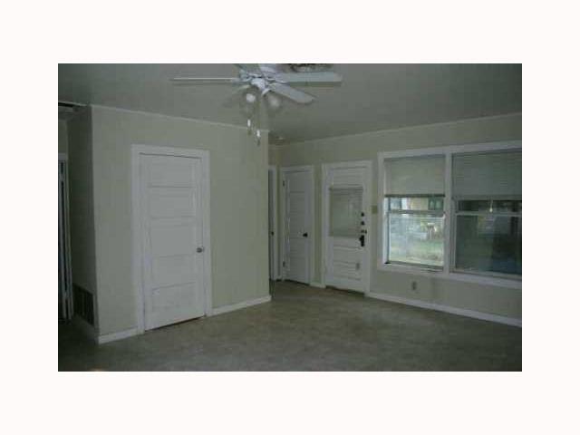 Building Photo - Central Austin 3 bedroom Cottage for Lease!