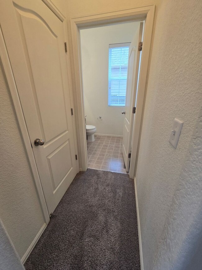 Building Photo - Beautiful 4-Bed, 3.5-Bath Home with Mountain Views on Quiet Cul-de-Sac