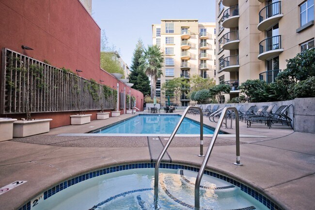 Building Photo - 680