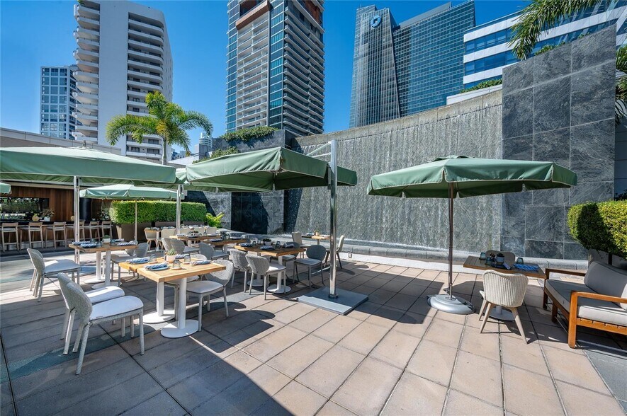 Building Photo - 1425 Brickell Ave
