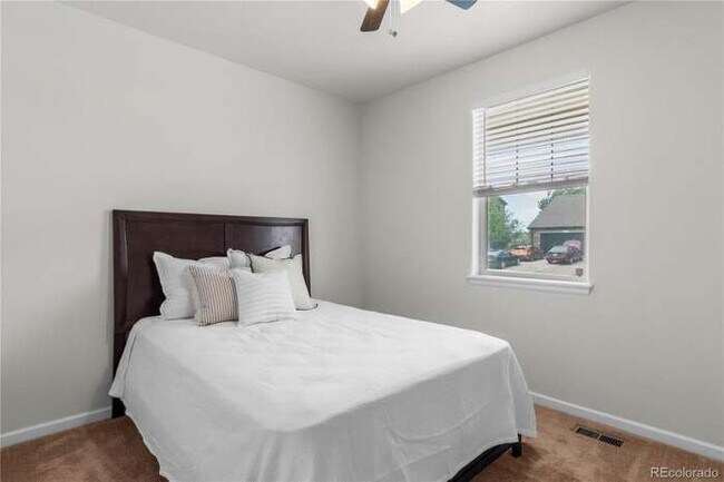 Building Photo - 42320 Forest Oaks Dr