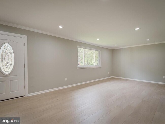 Building Photo - 6812 Landor Ln