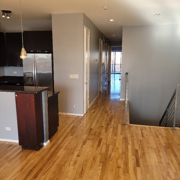 Building Photo - 2440 W Madison St