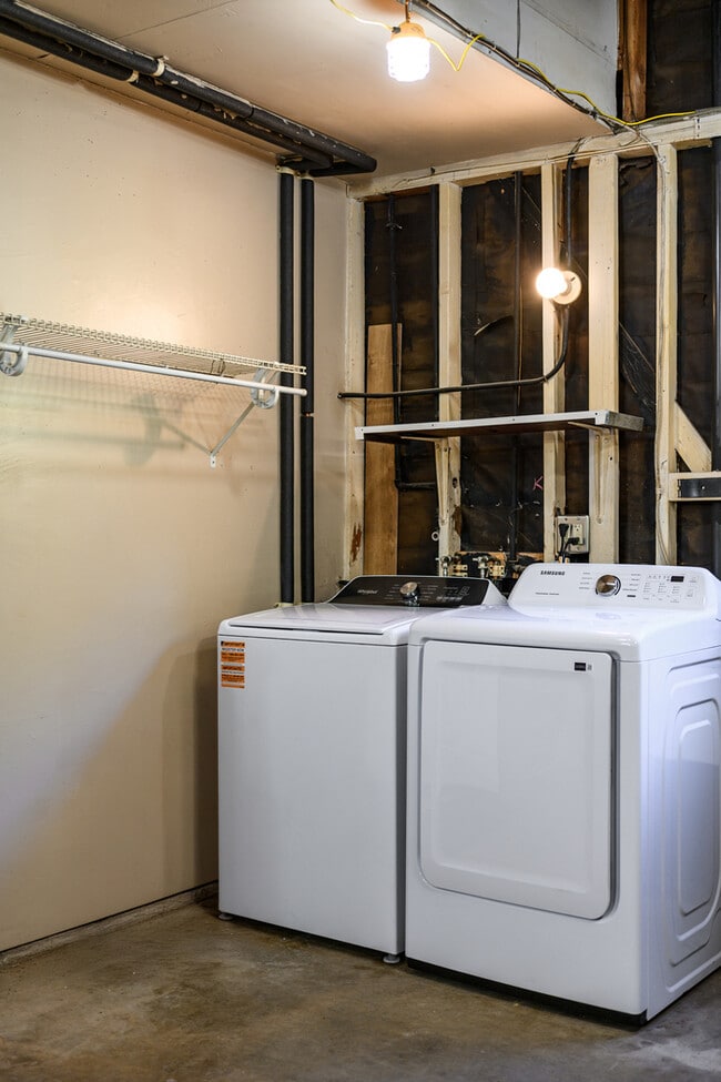 Building Photo - 10961 Limetree Dr