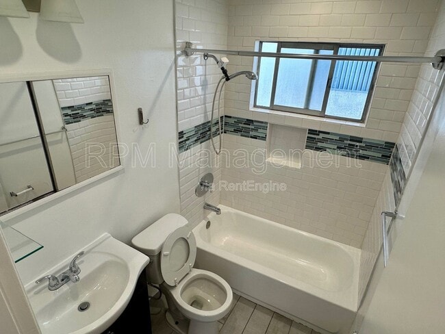 Building Photo - 18546 Clark St